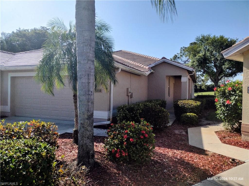 2325 Carnaby CT LEHIGH ACRES, FL 33973