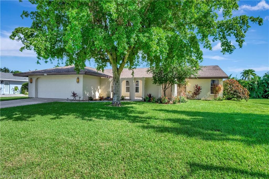 2377 Outrigger LN NAPLES, FL 34104