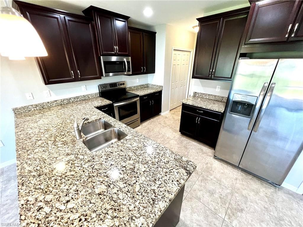 3805 Tilbor CIR FORT MYERS, FL 33916