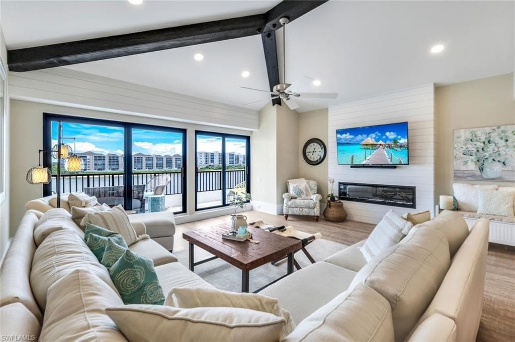 243 La Peninsula BLVD 243 NAPLES, FL 34113