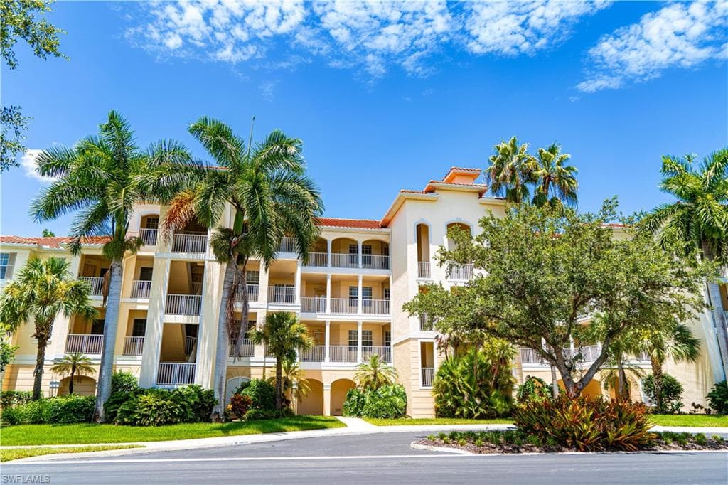 4833 Hampshire CT 304 NAPLES, FL 34112