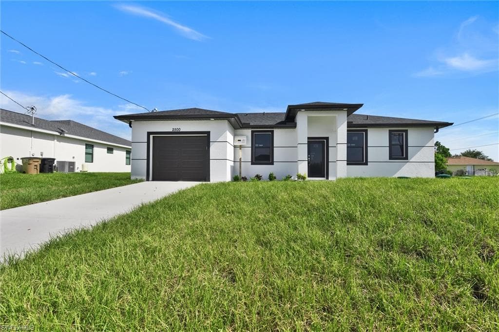 2500 27th ST W LEHIGH ACRES, FL 33971