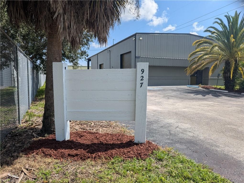 927 NE 24th LN CAPE CORAL, FL 33909