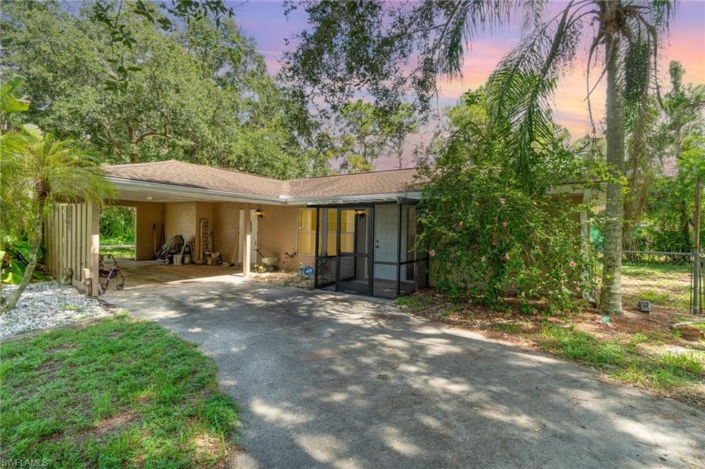 2101 E 6th ST LEHIGH ACRES, FL 33936