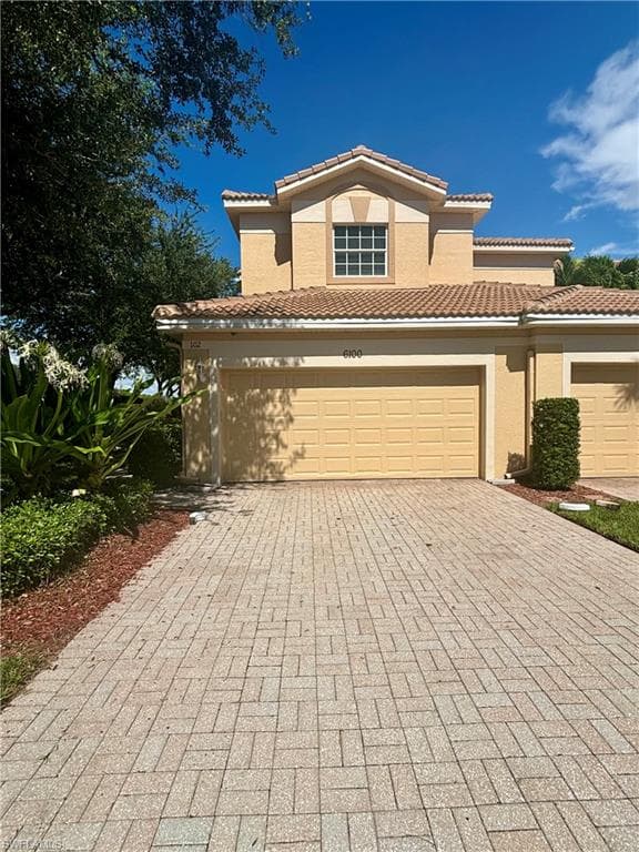 6100 Jonathans Bay CIR 102 FORT MYERS, FL 33908
