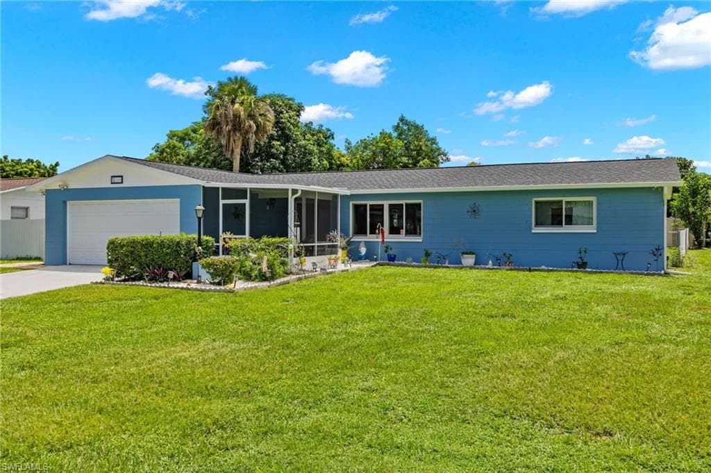 208 Lowry AVE LEHIGH ACRES, FL 33936