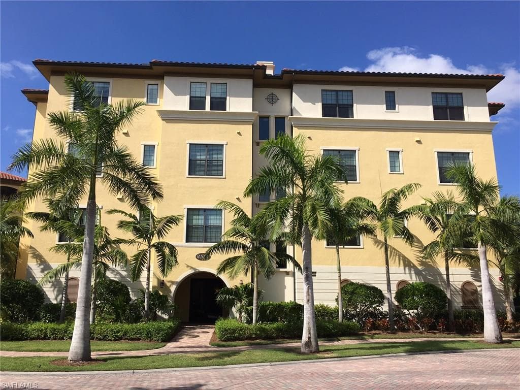 2547 Marquesa Royale LN 3-201 NAPLES, FL 34109