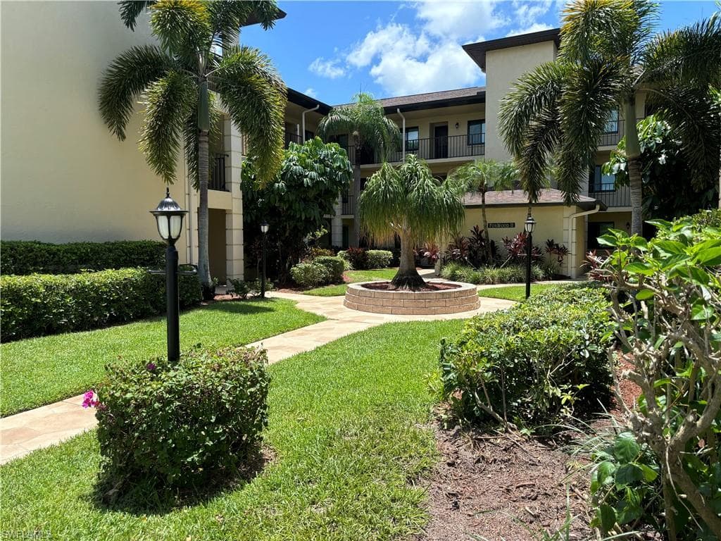 221 Fox Glen DR 2303 NAPLES, FL 34104