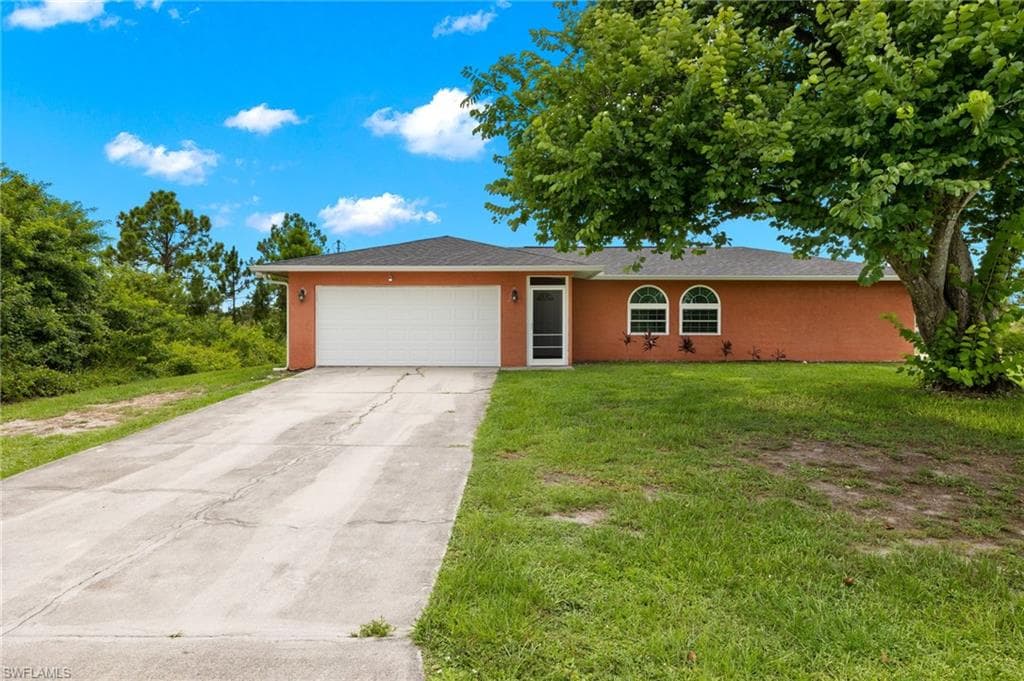 523 Leroy AVE LEHIGH ACRES, FL 33972