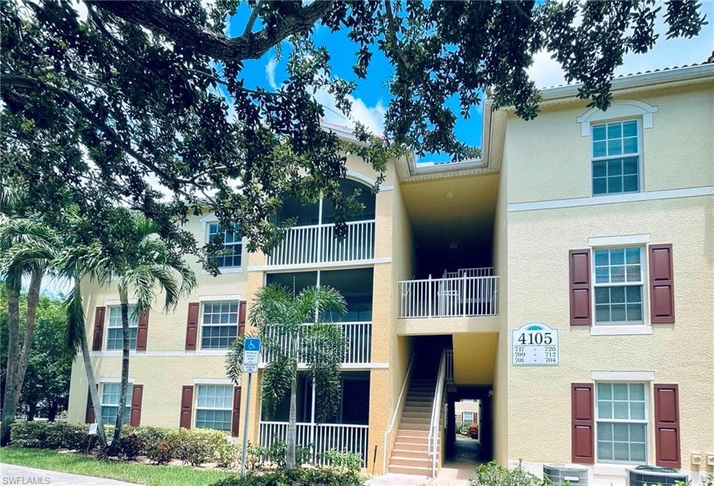 4105 Residence DR 719 FORT MYERS, FL 33901