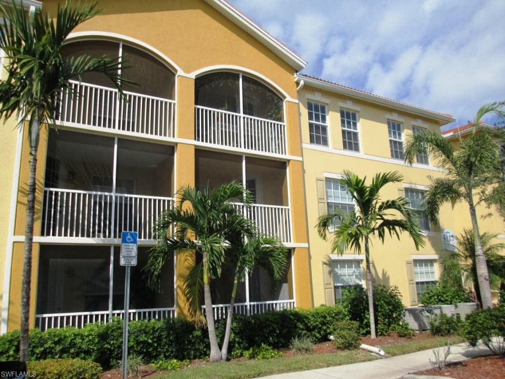 4113 Residence DR 208 FORT MYERS, FL 33901