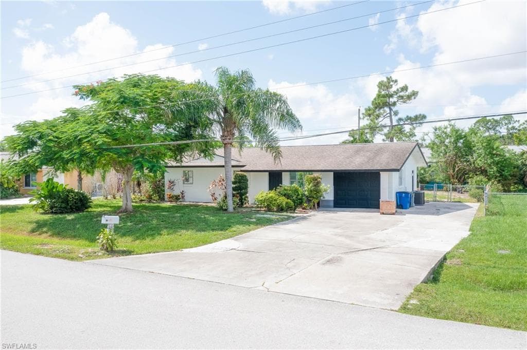 9104 Pineapple RD FORT MYERS, FL 33967