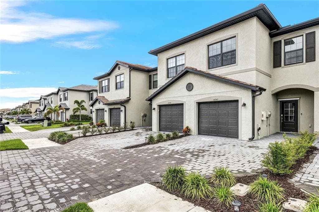 14242 Pine Lodge LN FORT MYERS, FL 33913