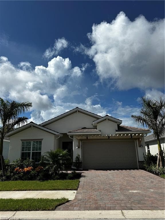 372 Grace Bay LN NAPLES, FL 34114