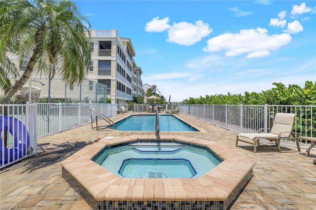 9380 Gulf Shore DR 102 NAPLES, FL 34108