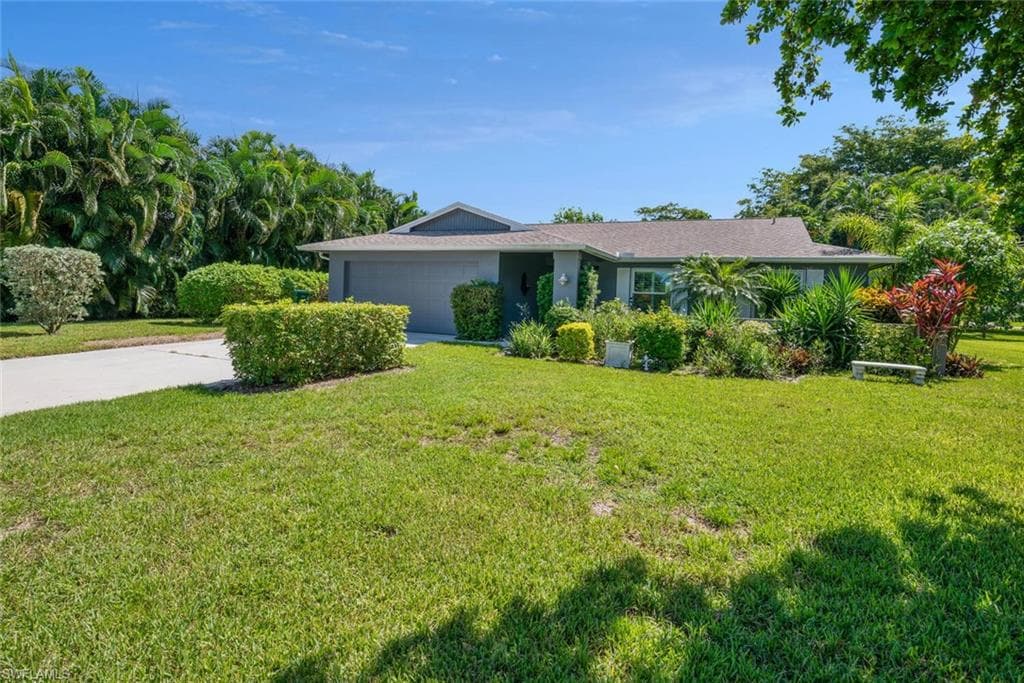 4589 Lakewood BLVD NAPLES, FL 34112