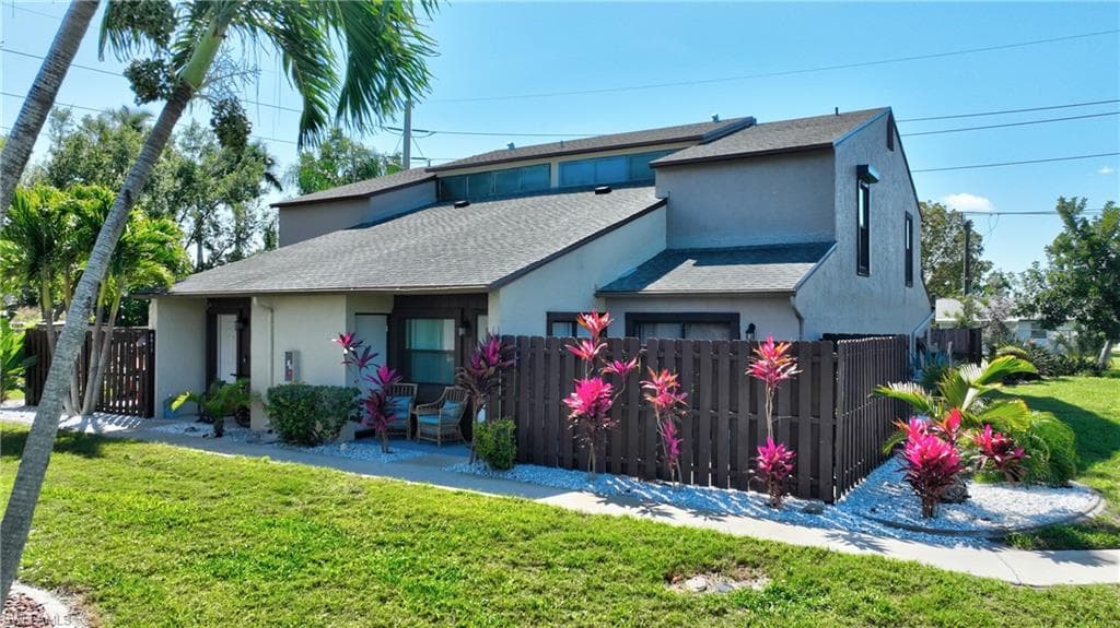 8819 Somerset BLVD FORT MYERS, FL 33919