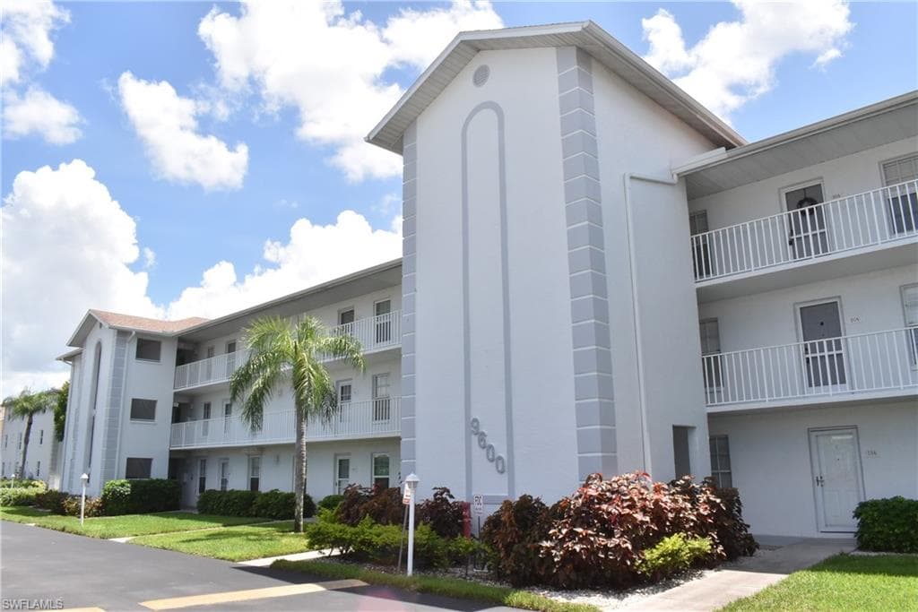 9600 Victoria LN C204 NAPLES, FL 34109