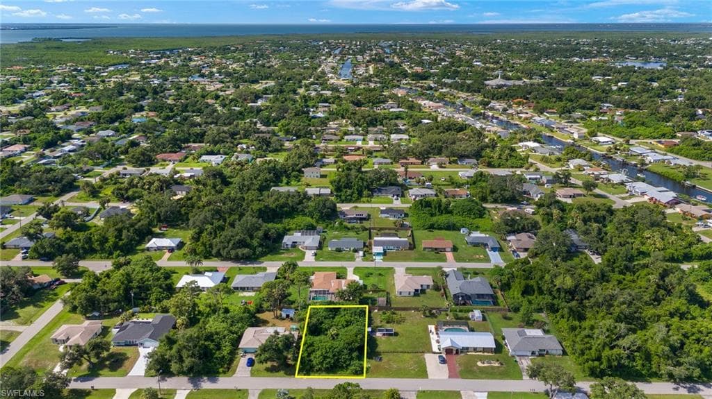 1133 Victoria AVE PORT CHARLOTTE, FL 33948