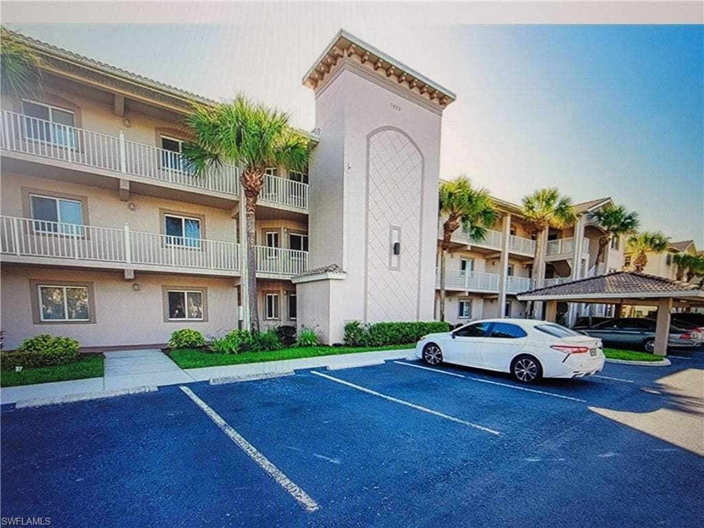7823 Regal Heron CIR 9-201 NAPLES, FL 34104