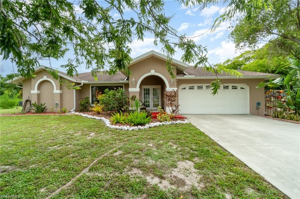 10910 Sharon DR NORTH FORT MYERS, FL 33917
