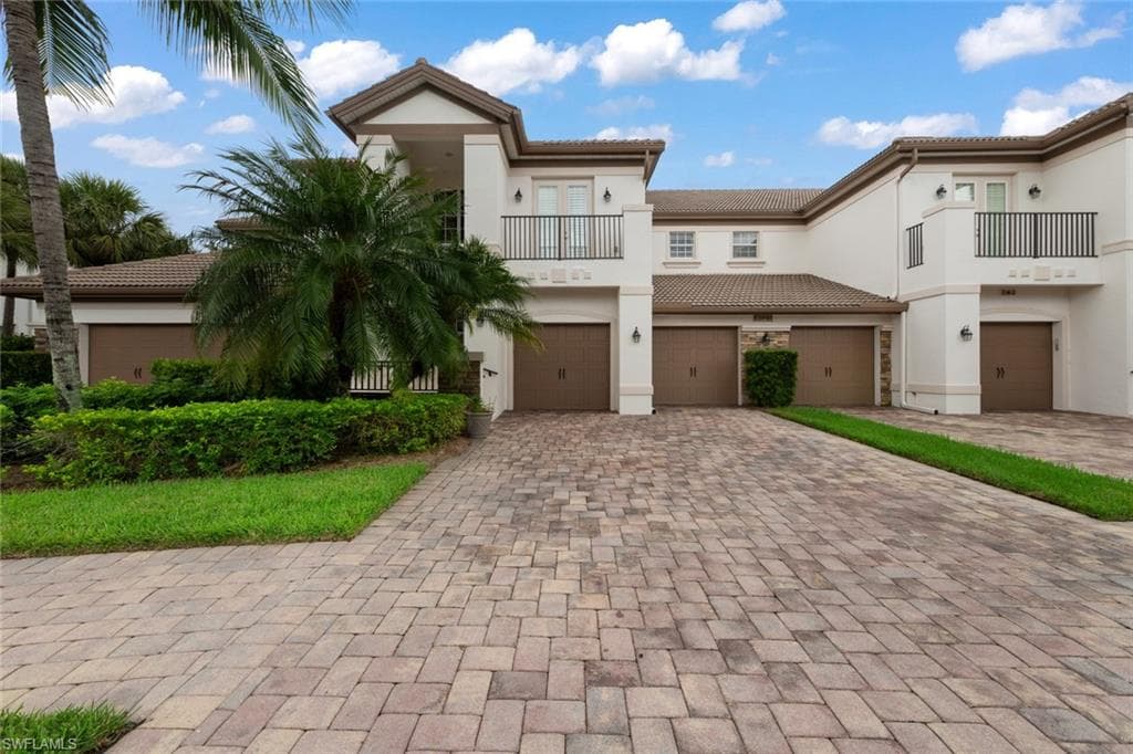8027 Players Cove DR 7-201 NAPLES, FL 34113