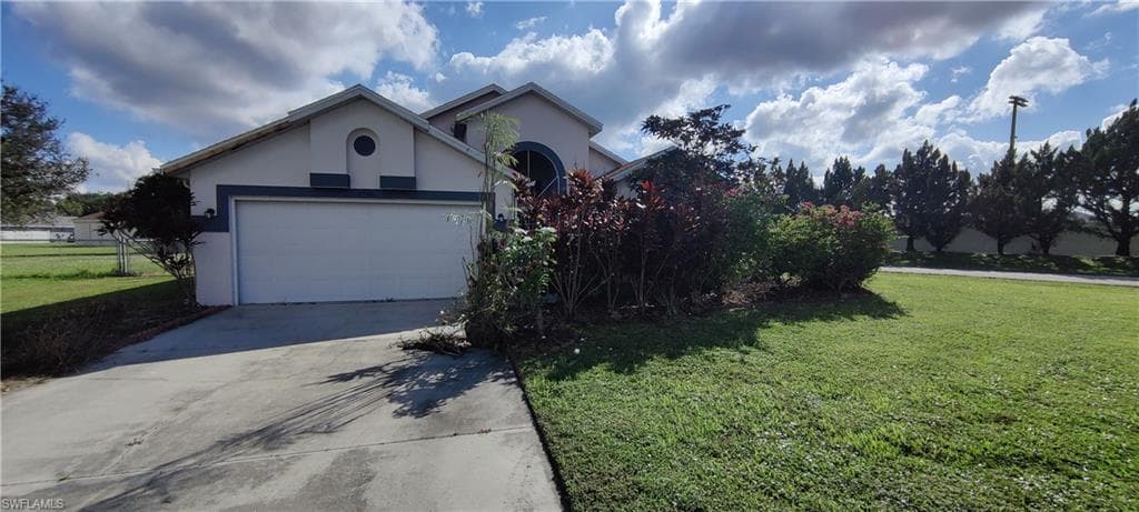 1500 Fieldhouse CT LEHIGH ACRES, FL 33971