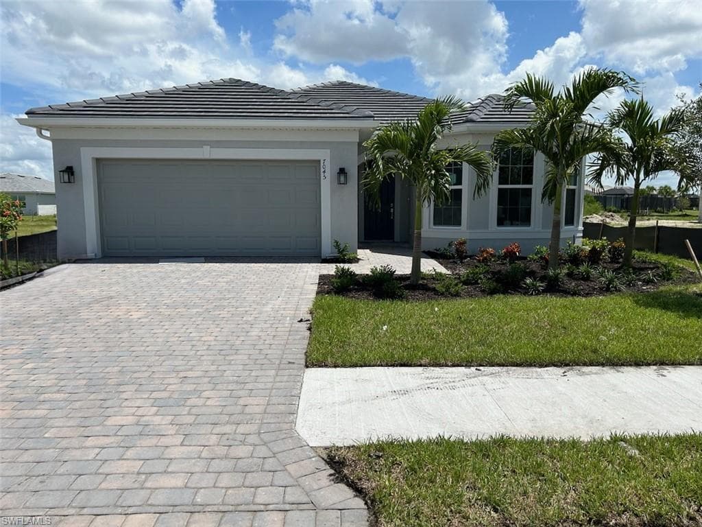 7045 Chapel Creek LN NORTH FORT MYERS, FL 33917