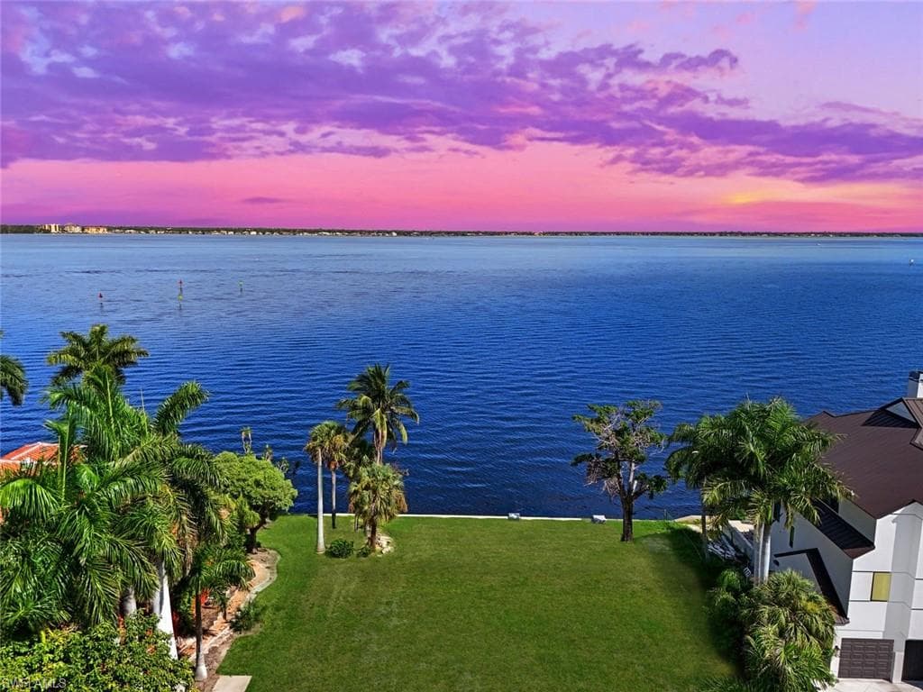 5836 Riverside LN FORT MYERS, FL 33919
