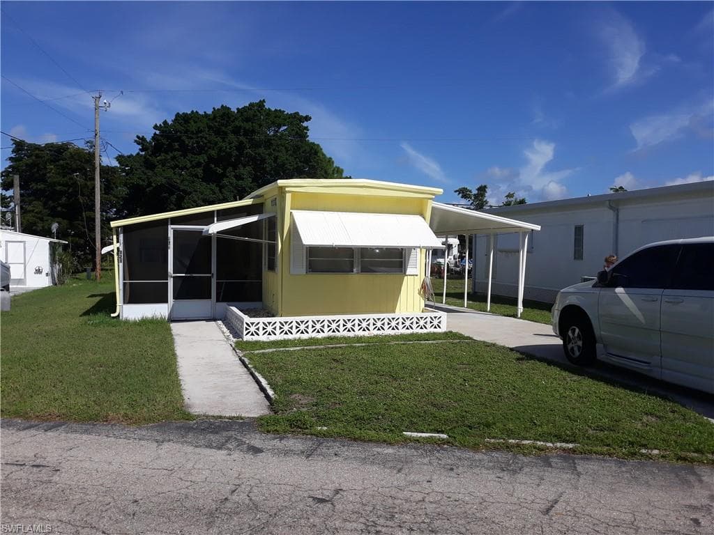 121 Lantern PL NORTH FORT MYERS, FL 33917