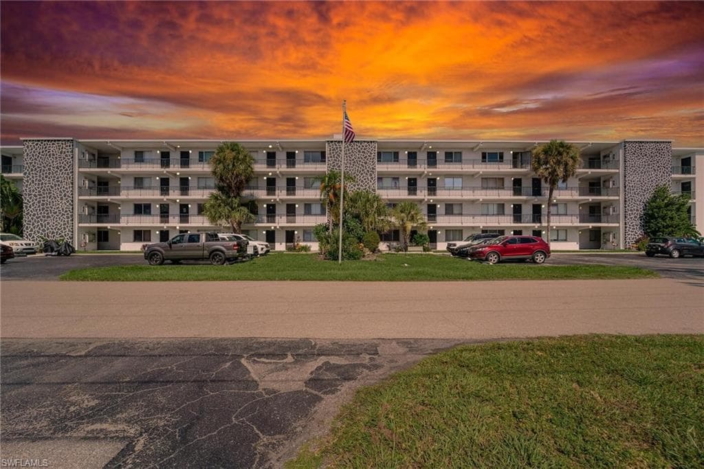 4906 Victoria DR 305 CAPE CORAL, FL 33904