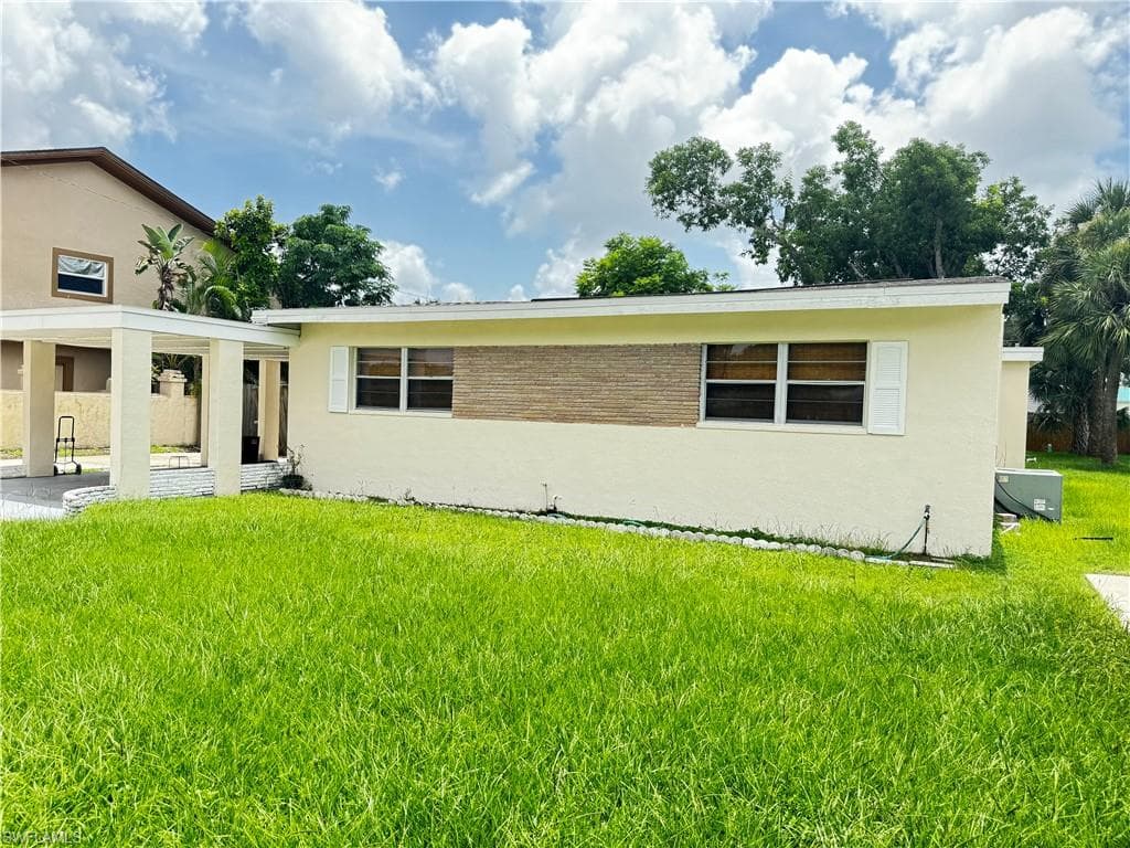 1424 Alhambra DR FORT MYERS, FL 33901
