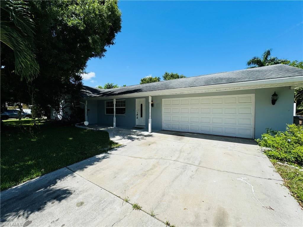 140 Circle DR FORT MYERS, FL 33905