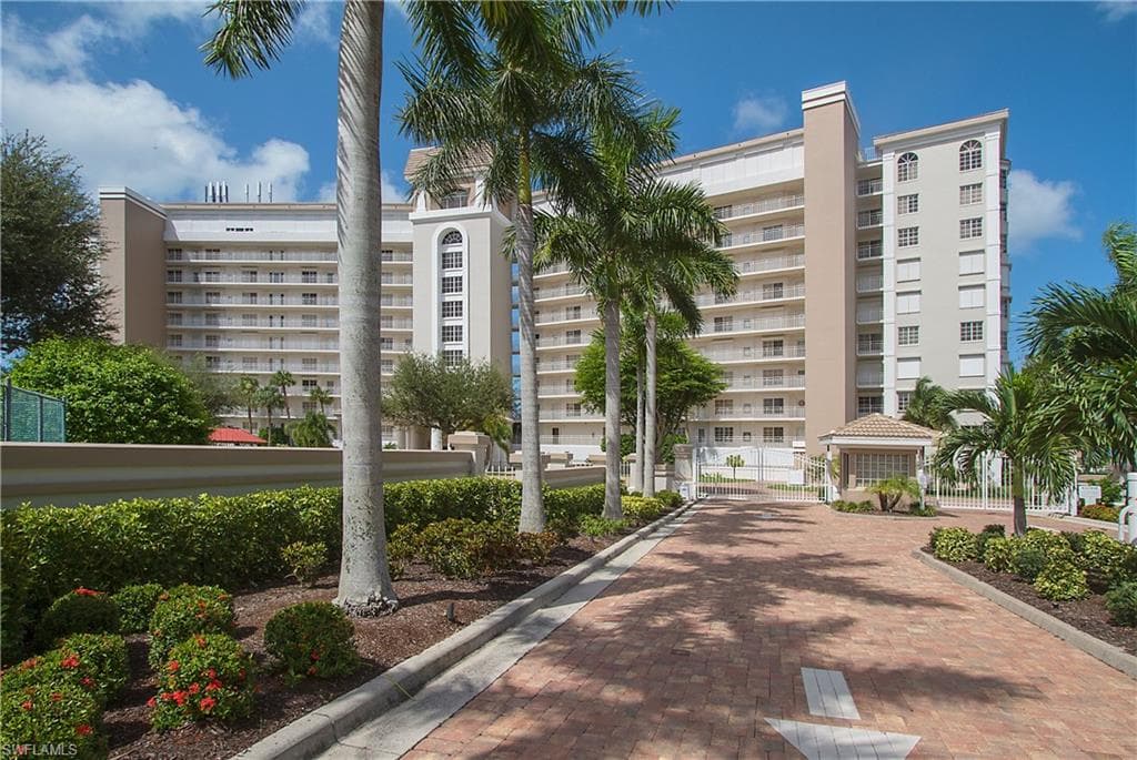 13105 Vanderbilt DR 610 NAPLES, FL 34110