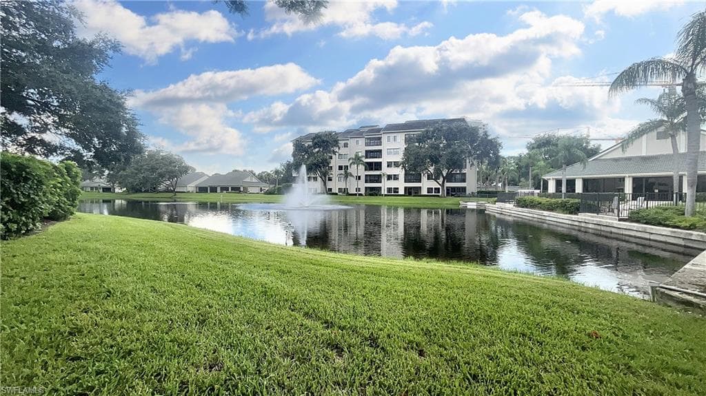 900 Arbor Lake DR 9 NAPLES, FL 34110
