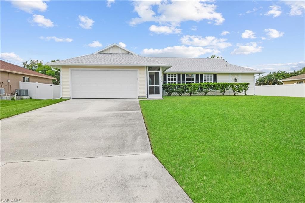 806 SW 10th PL CAPE CORAL, FL 33991