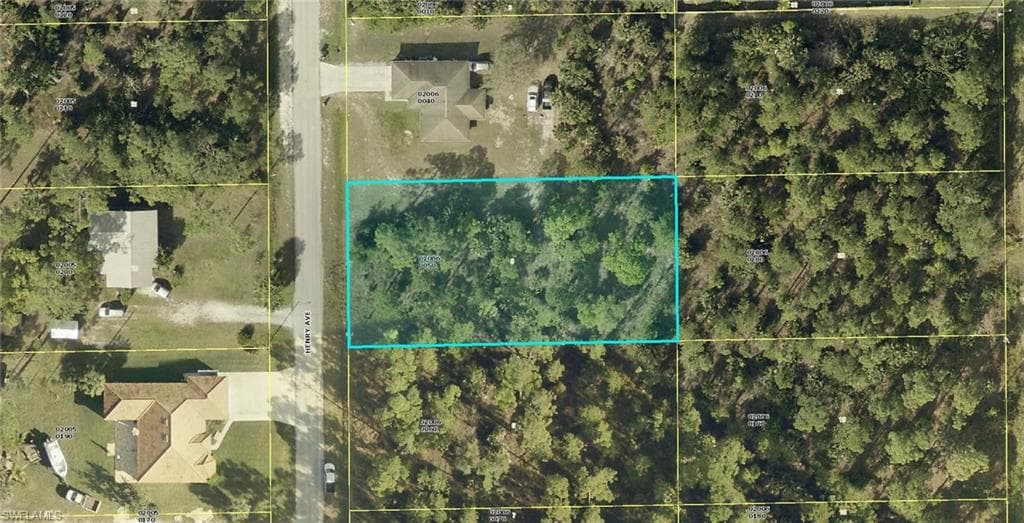 814 Henry AVE LEHIGH ACRES, FL 33972