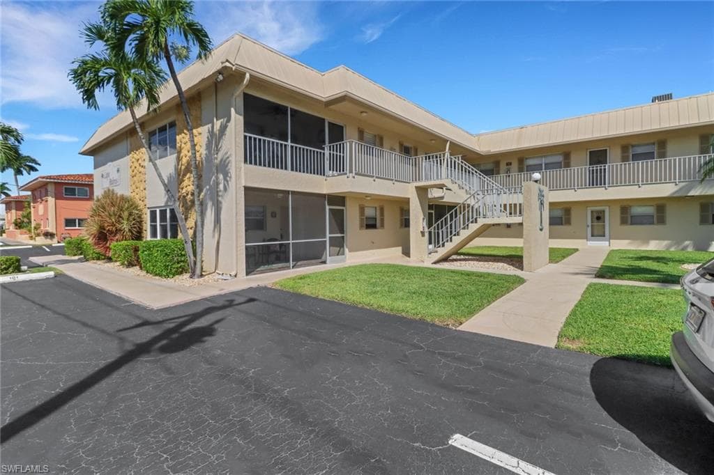 909 SE 46th LN 101 CAPE CORAL, FL 33904
