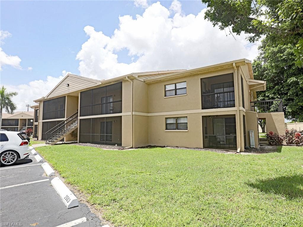 5325 Summerlin RD 2504 FORT MYERS, FL 33919