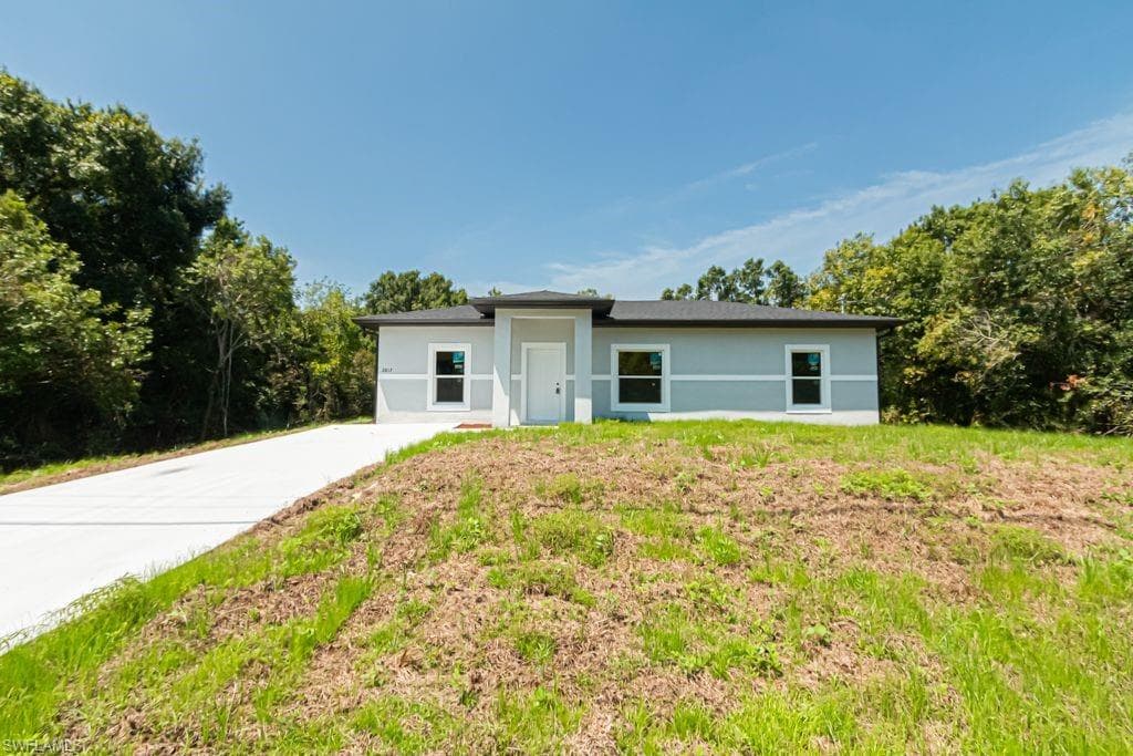 2617 Queen DR LEHIGH ACRES, FL 33971