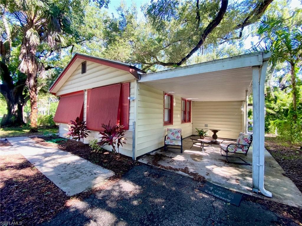 2217 Dora ST FORT MYERS, FL 33901