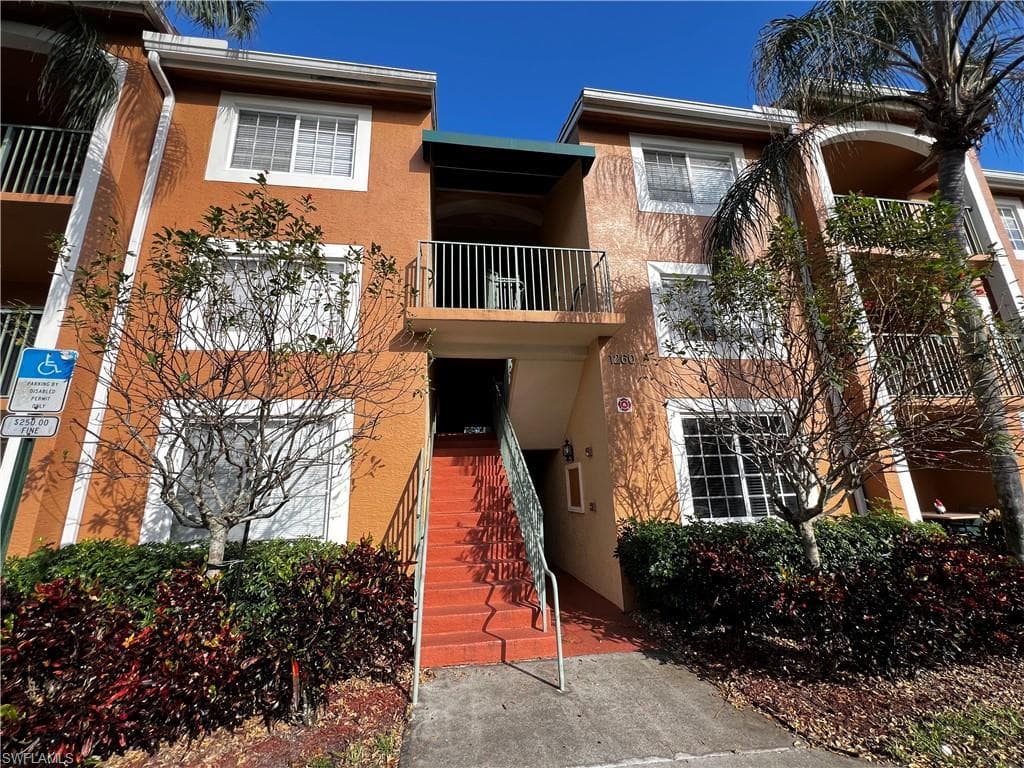 1260 Wildwood Lakes BLVD 106 NAPLES, FL 34104