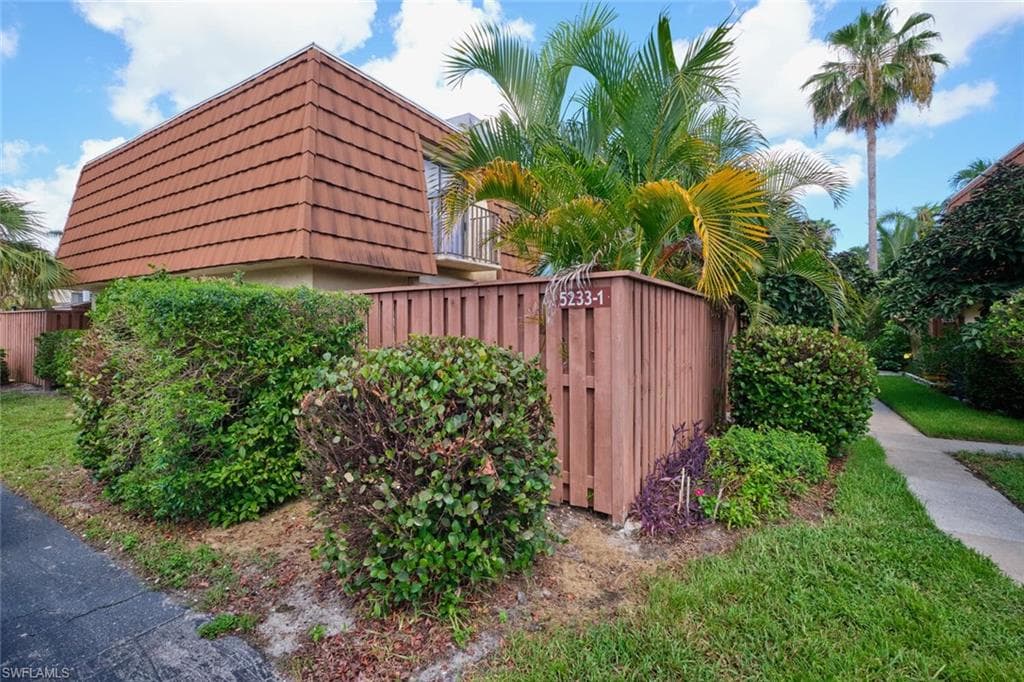 5233 Cedarbend DR 1 FORT MYERS, FL 33919