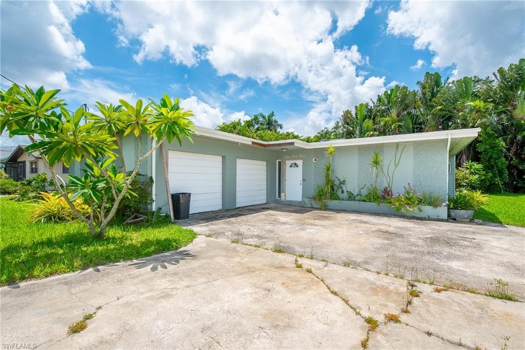 463 Grenier DR NORTH FORT MYERS, FL 33903