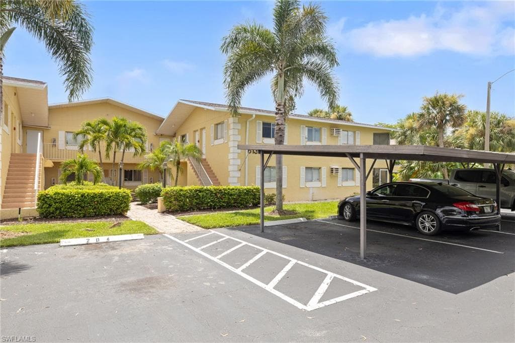 8135 Country RD 104 FORT MYERS, FL 33919