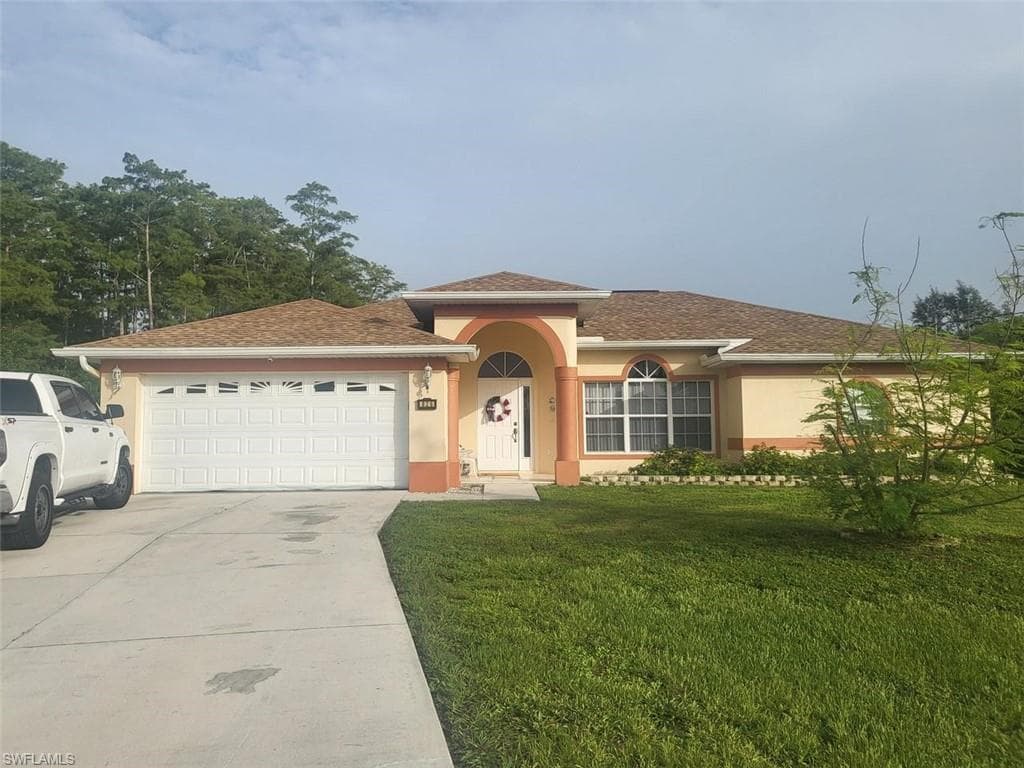 826 Hector LN LEHIGH ACRES, FL 33974