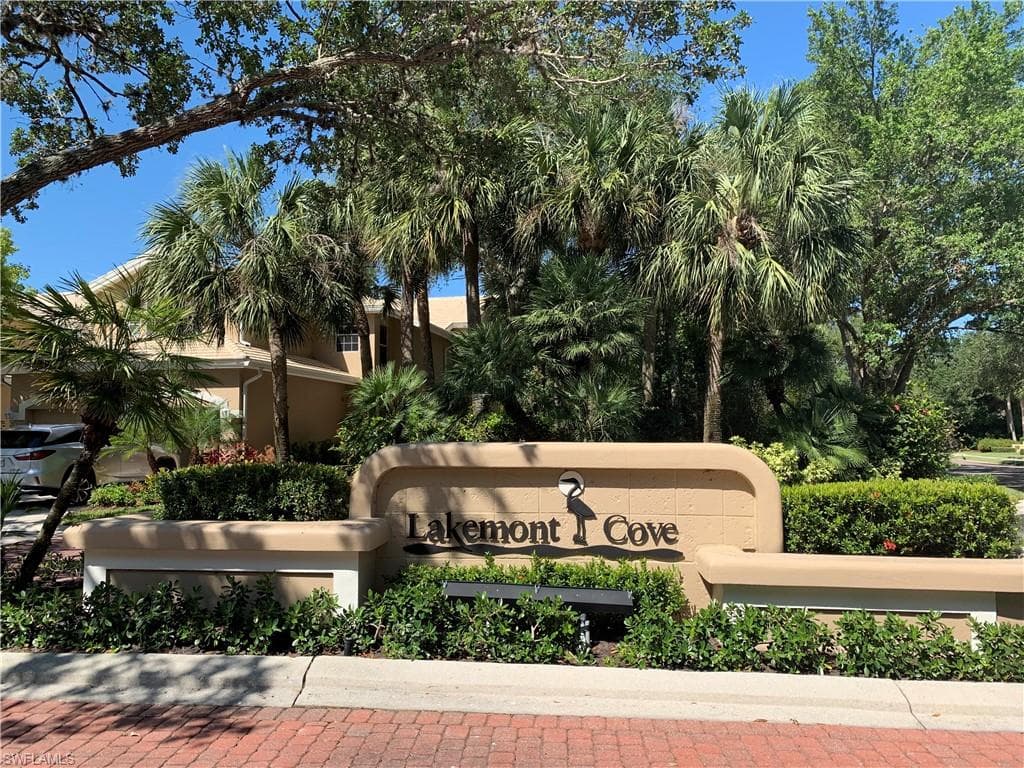24833 Lakemont Cove LN 202 BONITA SPRINGS, FL 34134