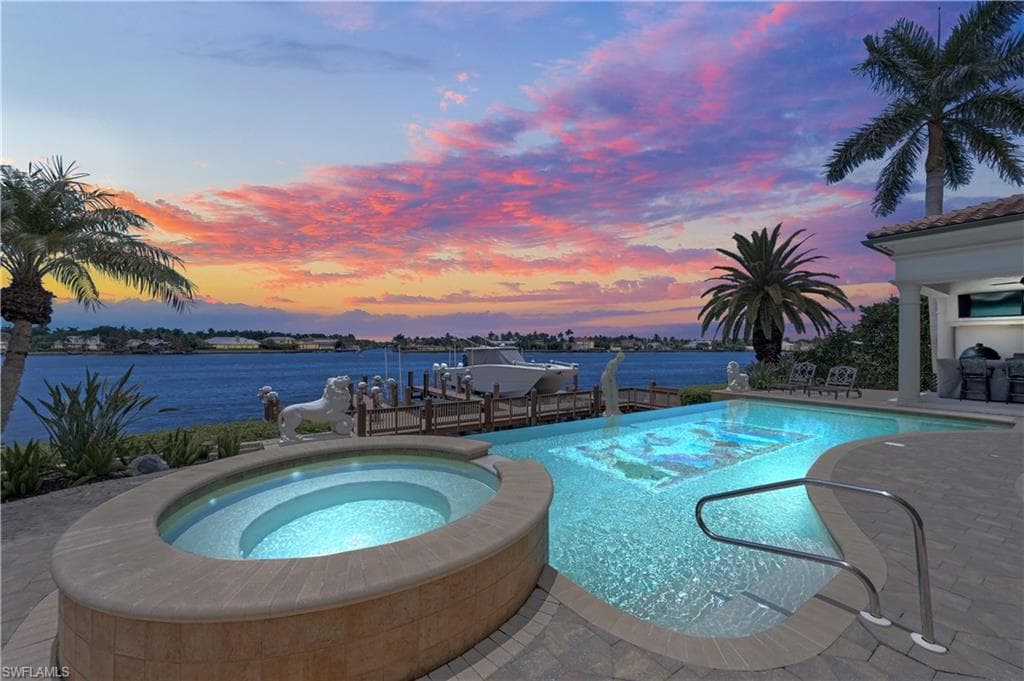 2300 Kingfish RD NAPLES, FL 34102
