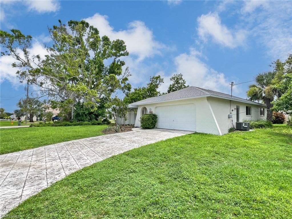 310 SE 33rd TER CAPE CORAL, FL 33904