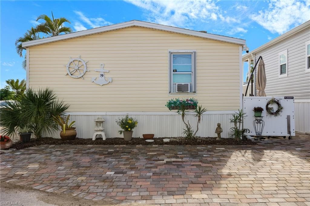 70 EMILY LN FORT MYERS BEACH, FL 33931